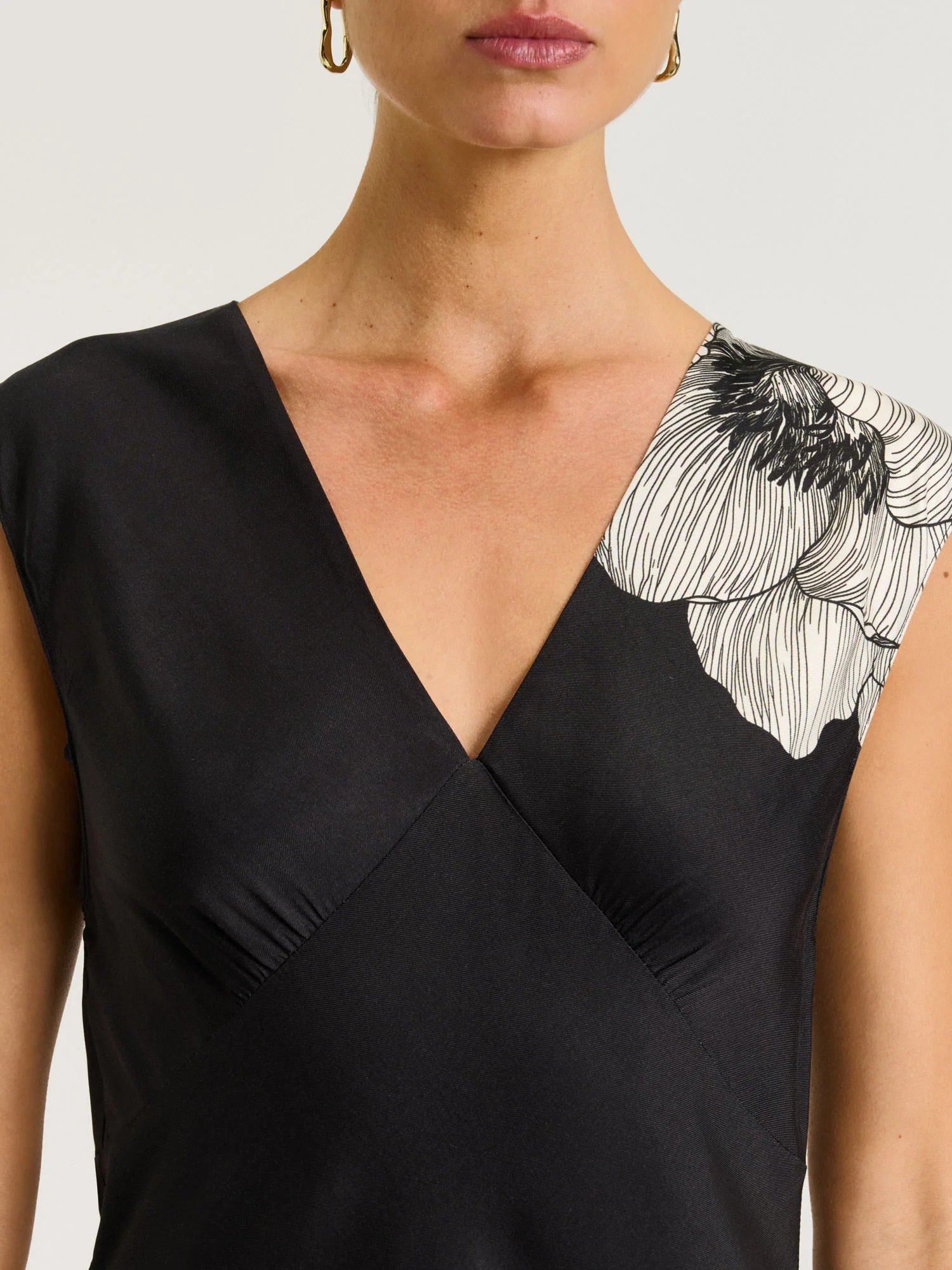 BLACK POPPY TWILL V NECK MIDI DRESS - Image 3