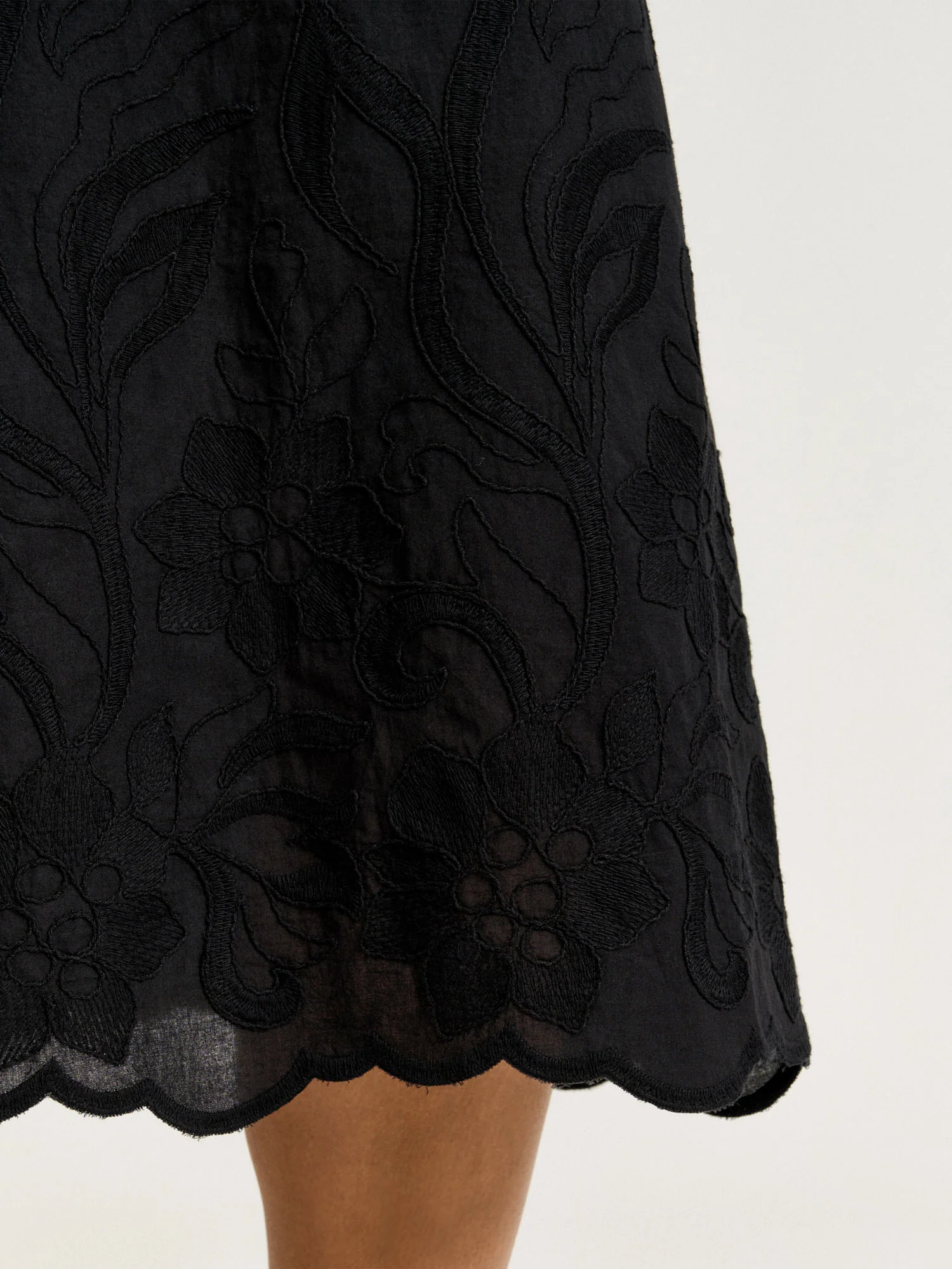 CLIMBING VINE EMBROIDERY MIDI DRESS - Image 4
