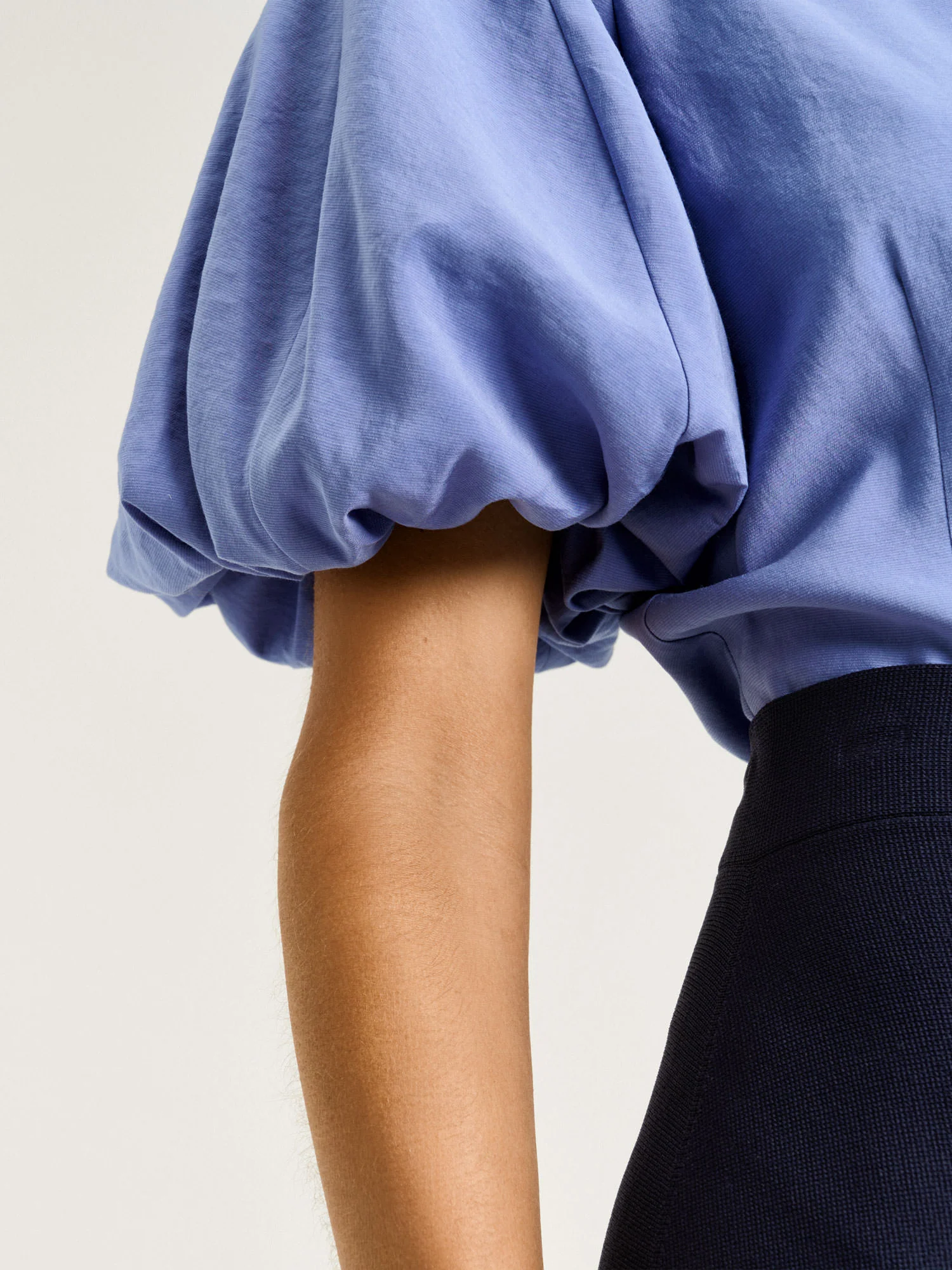 DRAPEY MODAL BLEND BLOUSON SLEEVE SHIRT - Image 4