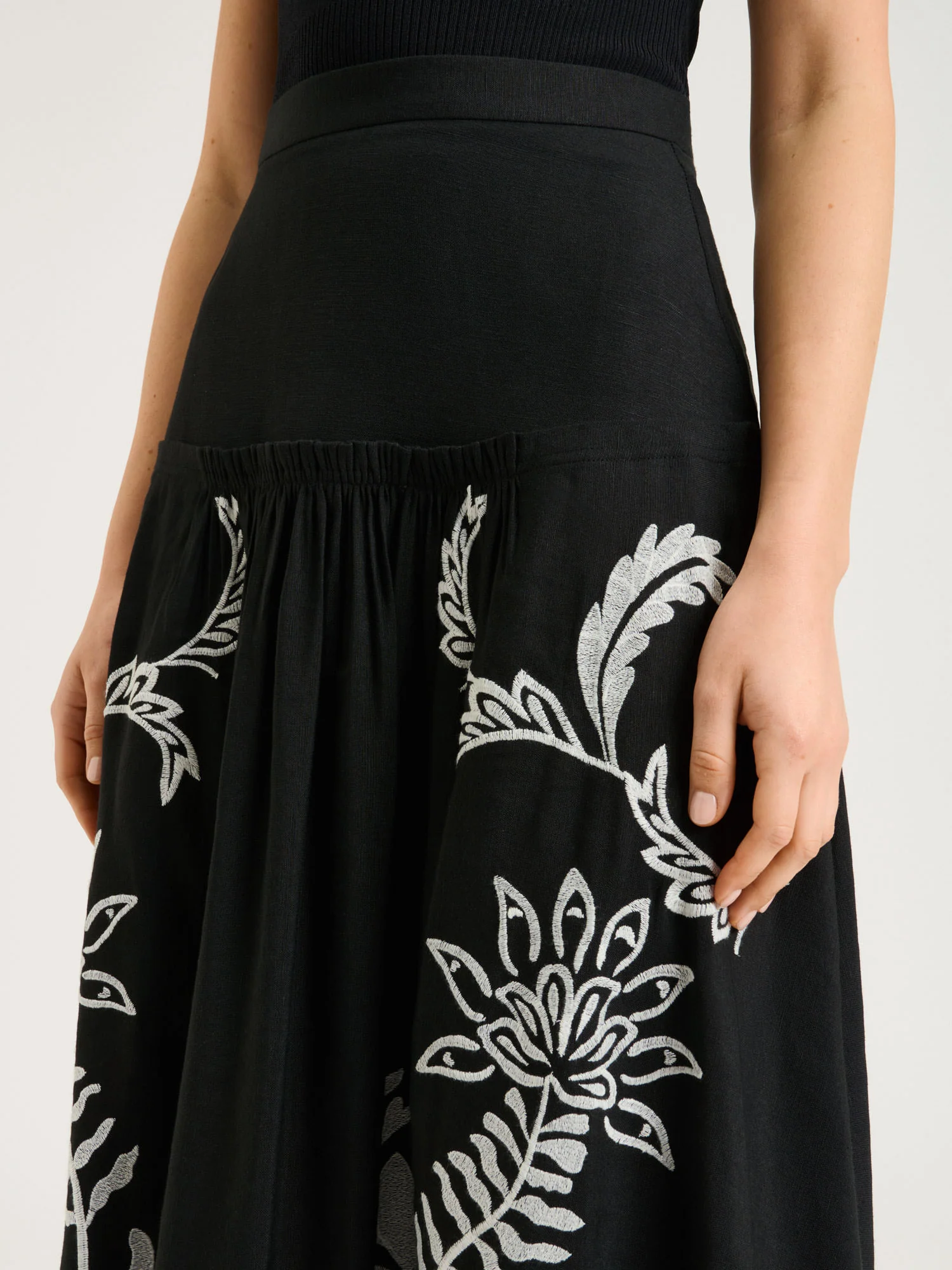 FILIGREE FOLIAGE EMBROIDERED MIDI SKIRT - Image 3
