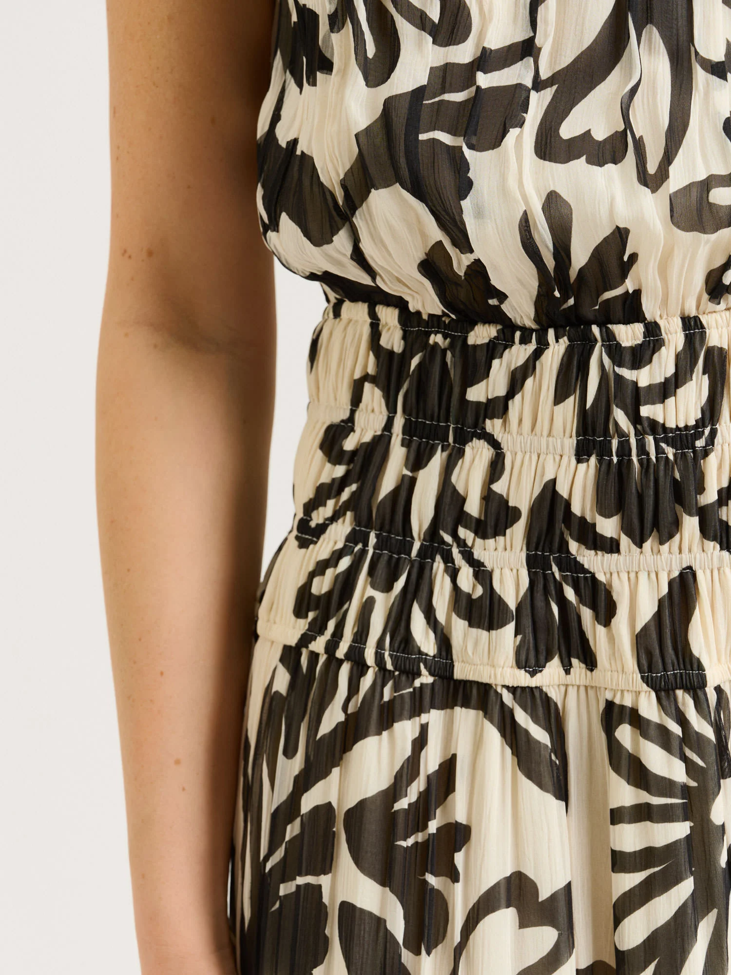 FILIGREE PRINT CRINKLE MAXI DRESS - Image 3
