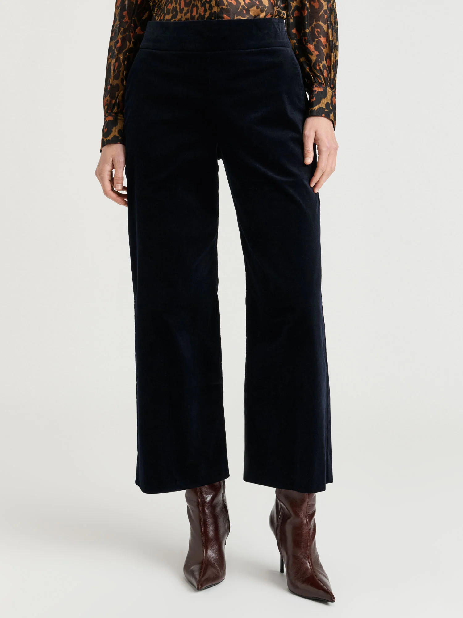 INK STRETCH VELVET FLARED PANT - Image 3