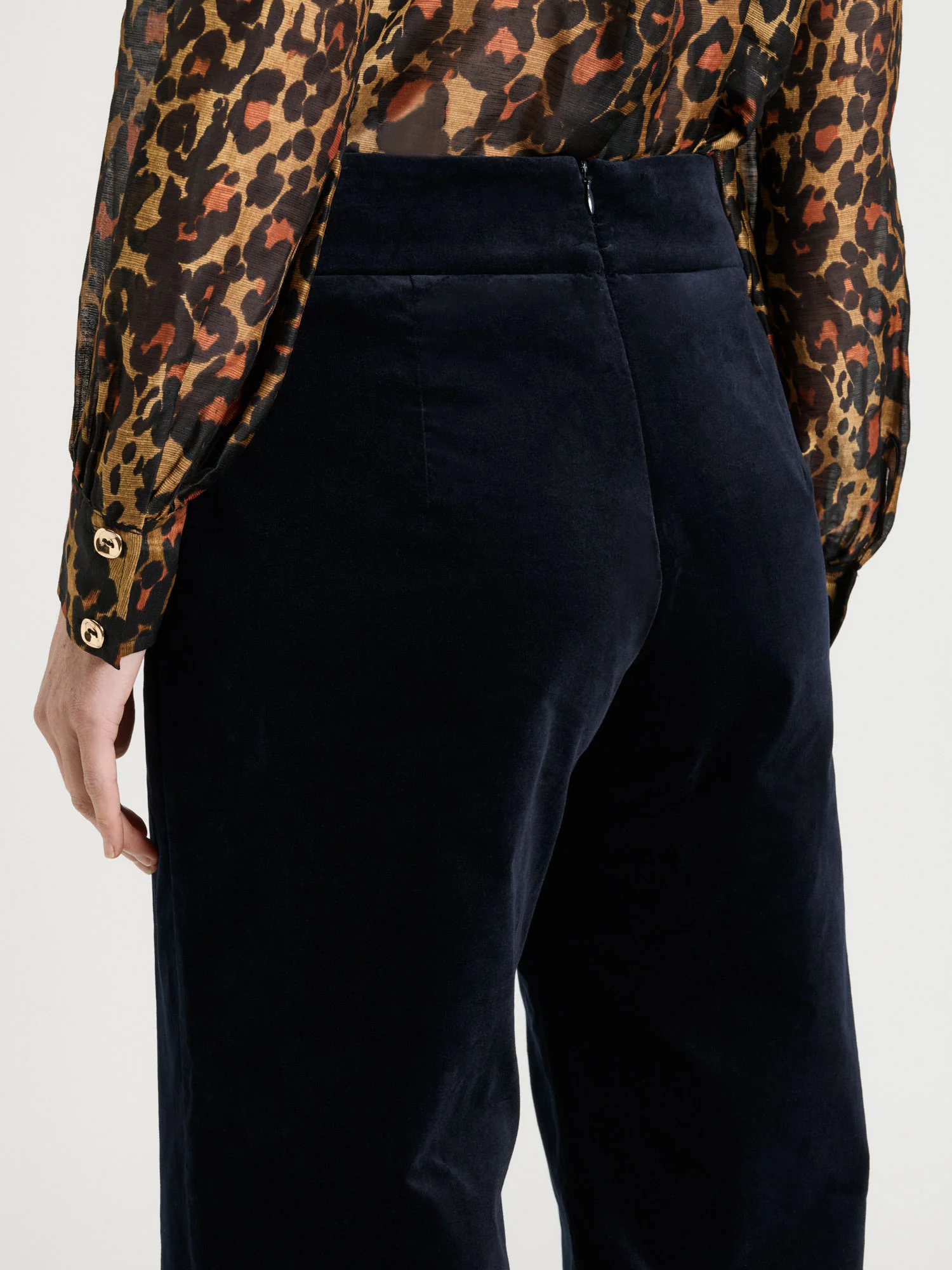 INK STRETCH VELVET FLARED PANT - Image 4