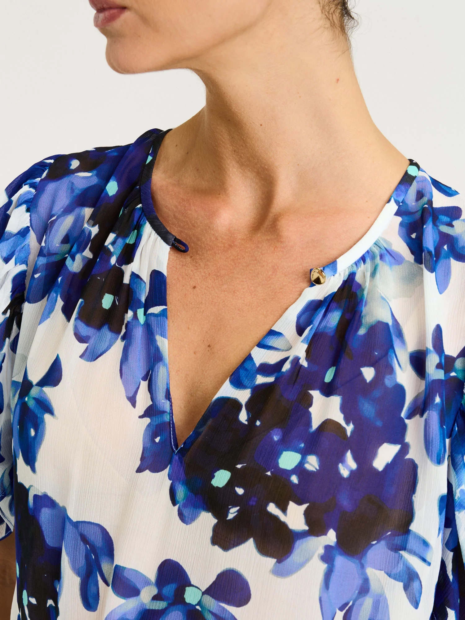 IVORY CLIMBING VINE DRAPED SLEEVE TOP - Image 3