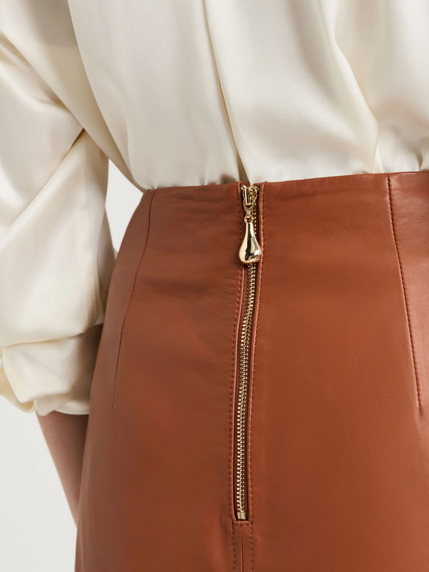 LEATHER PENCIL SKIRT - Image 5