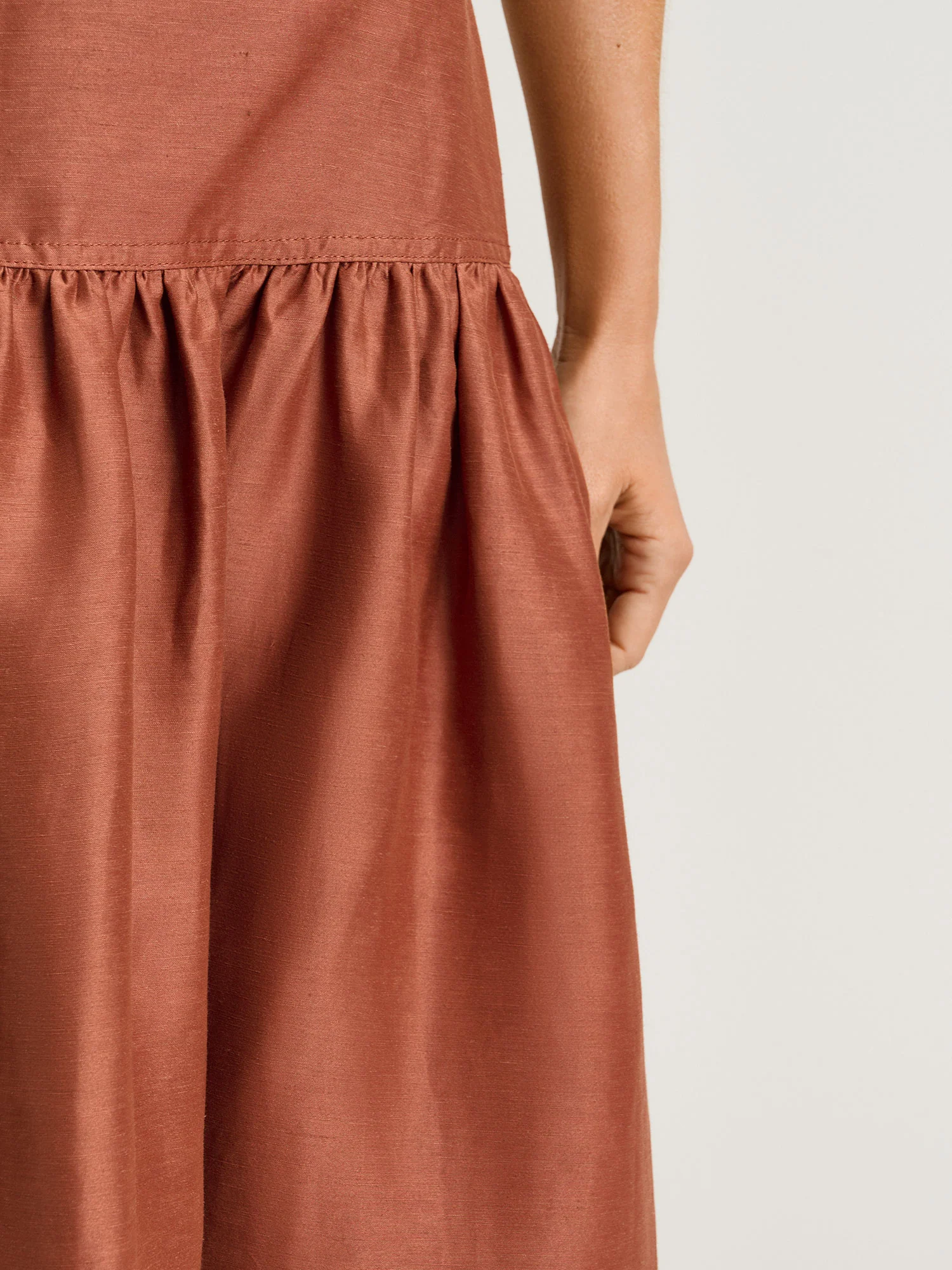 LINEN VISCOSE BLEND GATHERED MIDI SKIRT - Image 3