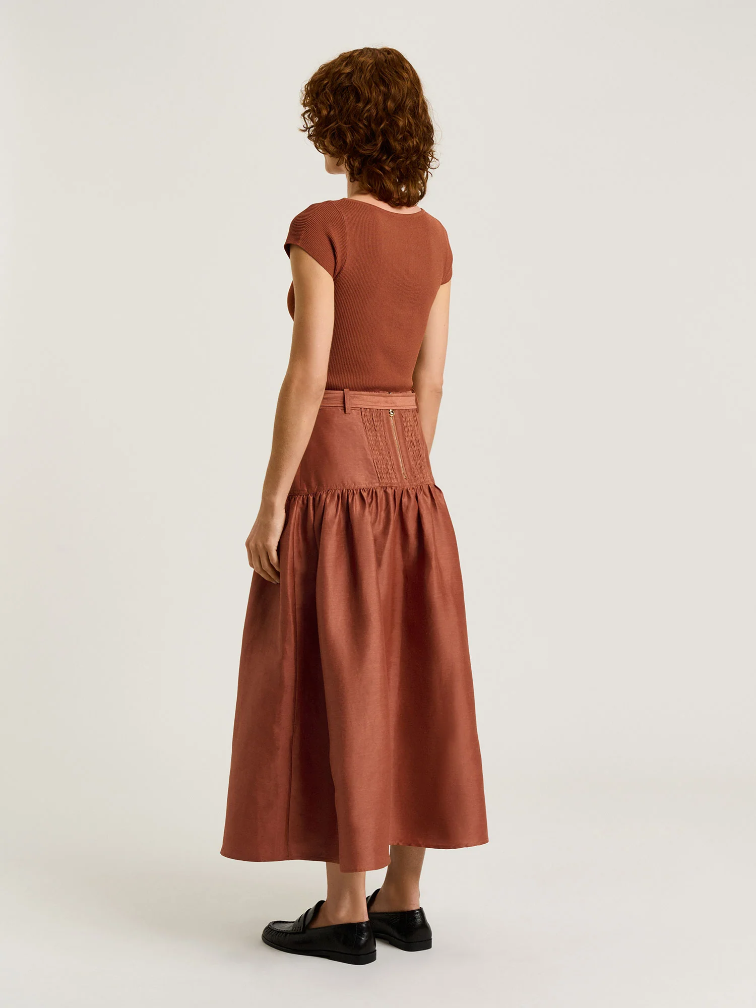 LINEN VISCOSE BLEND GATHERED MIDI SKIRT - Image 4