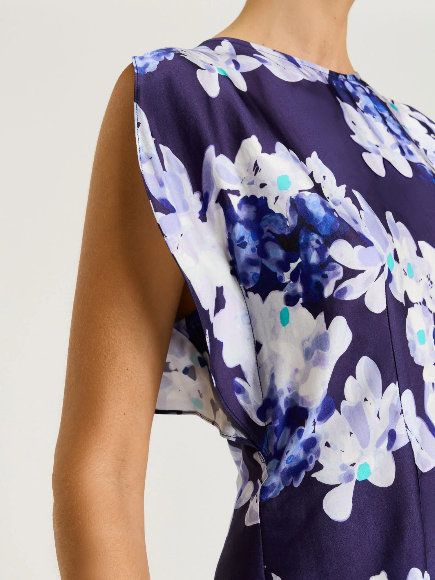 MIDNIGHT CLIMBING VINE SATIN TOP - Image 4