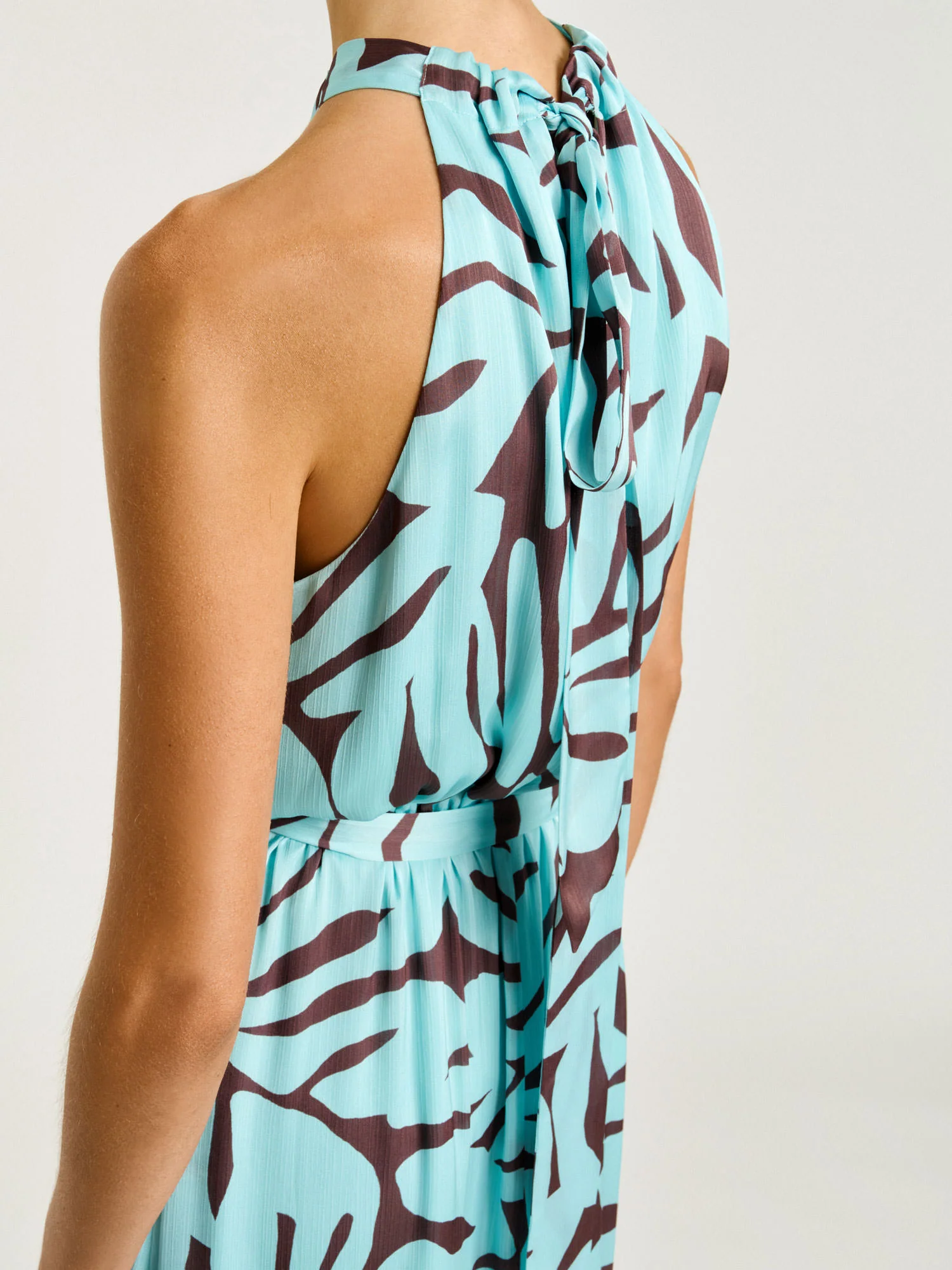 MINT FOLIAGE CRINKLE GEORGETTE MAXI DRESS - Image 5