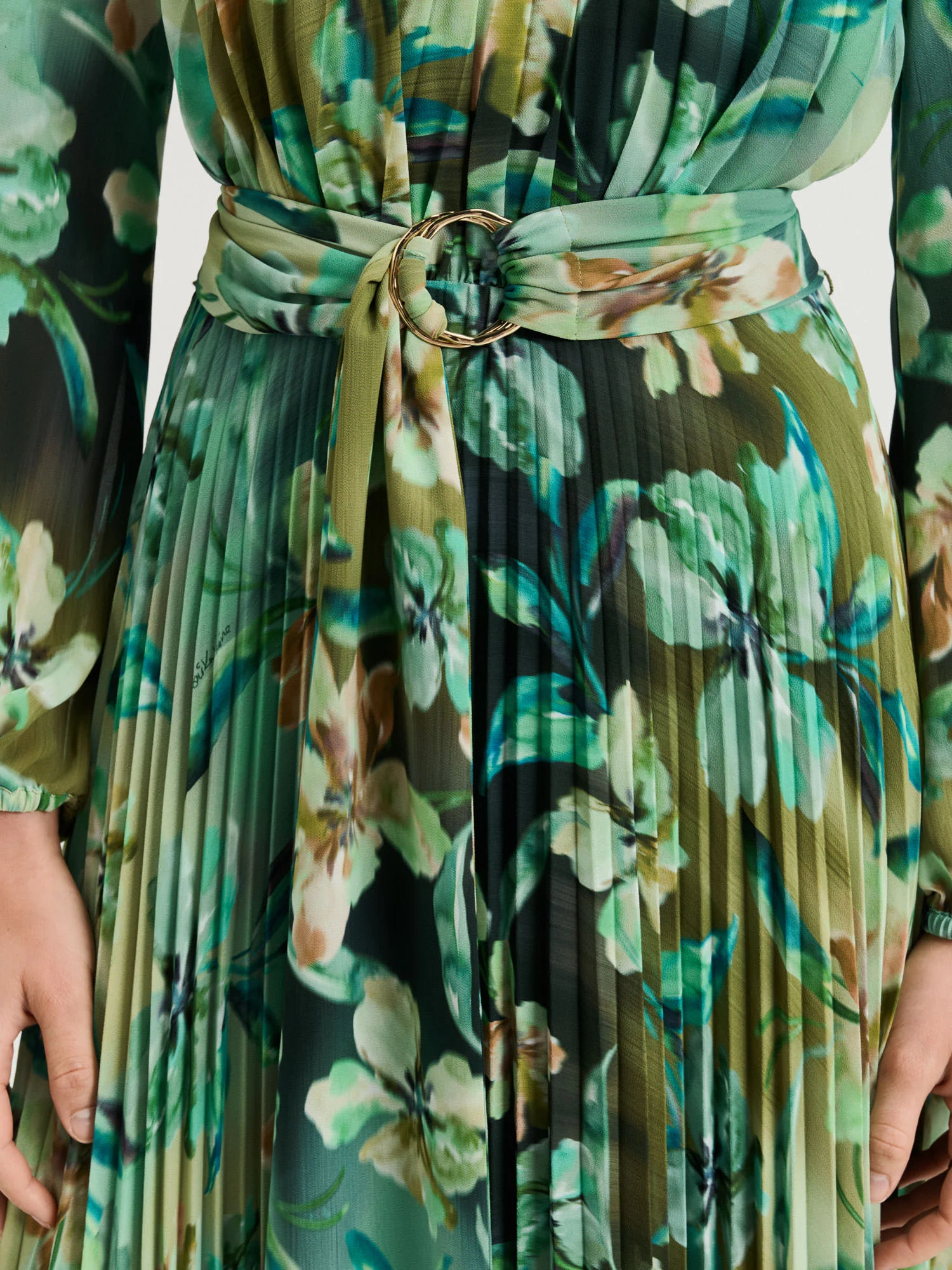 OPALESQUE FLORAL GEORGETTE PLEATED DRESS - Image 3