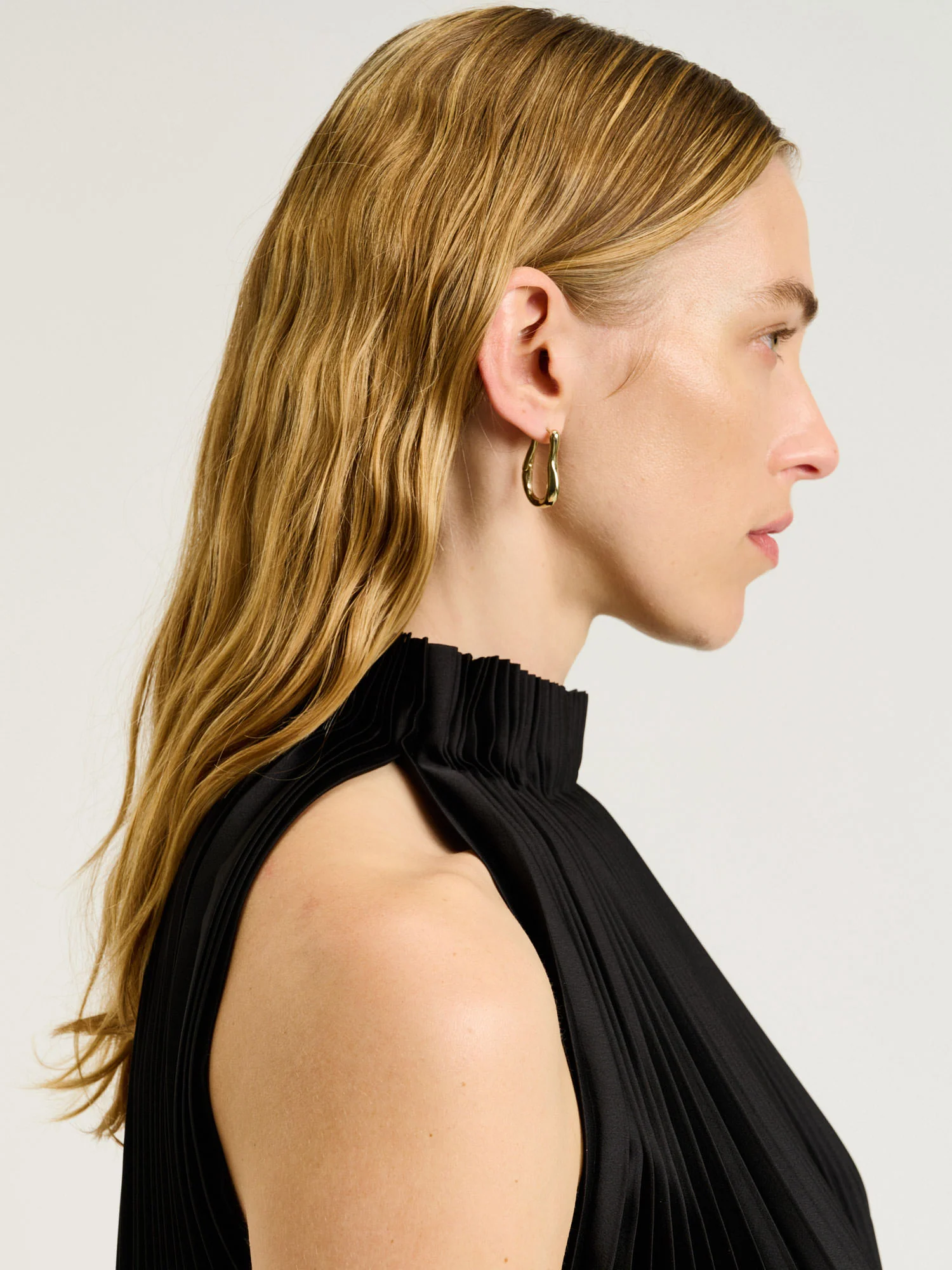 PLEATED SATIN HALTER NECK TOP - Image 5