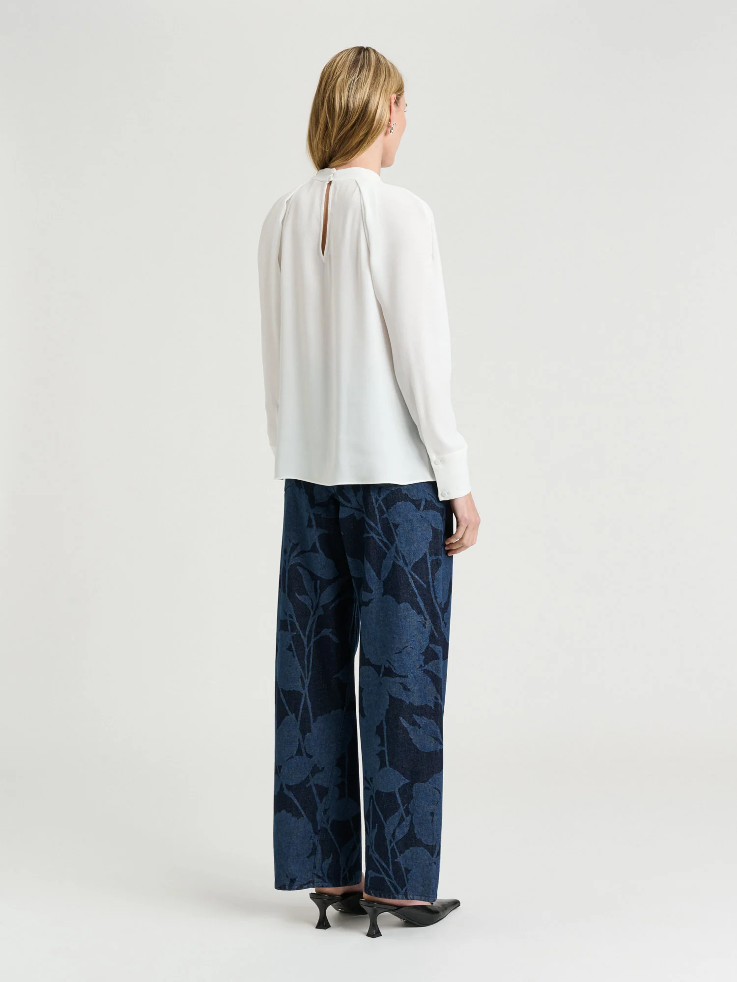 SATIN BACK CREPE DRAPED NECK TOP - Image 4