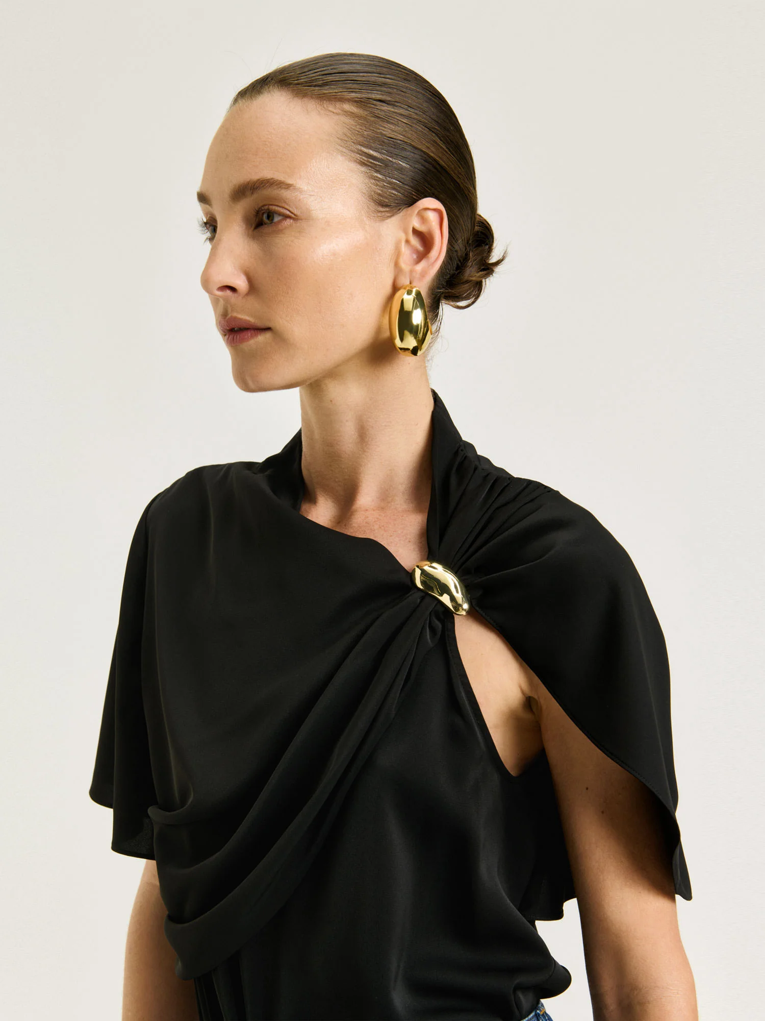 SATIN GEORGETTE DRAPED TOP WITH GOLD CLASP - Image 3