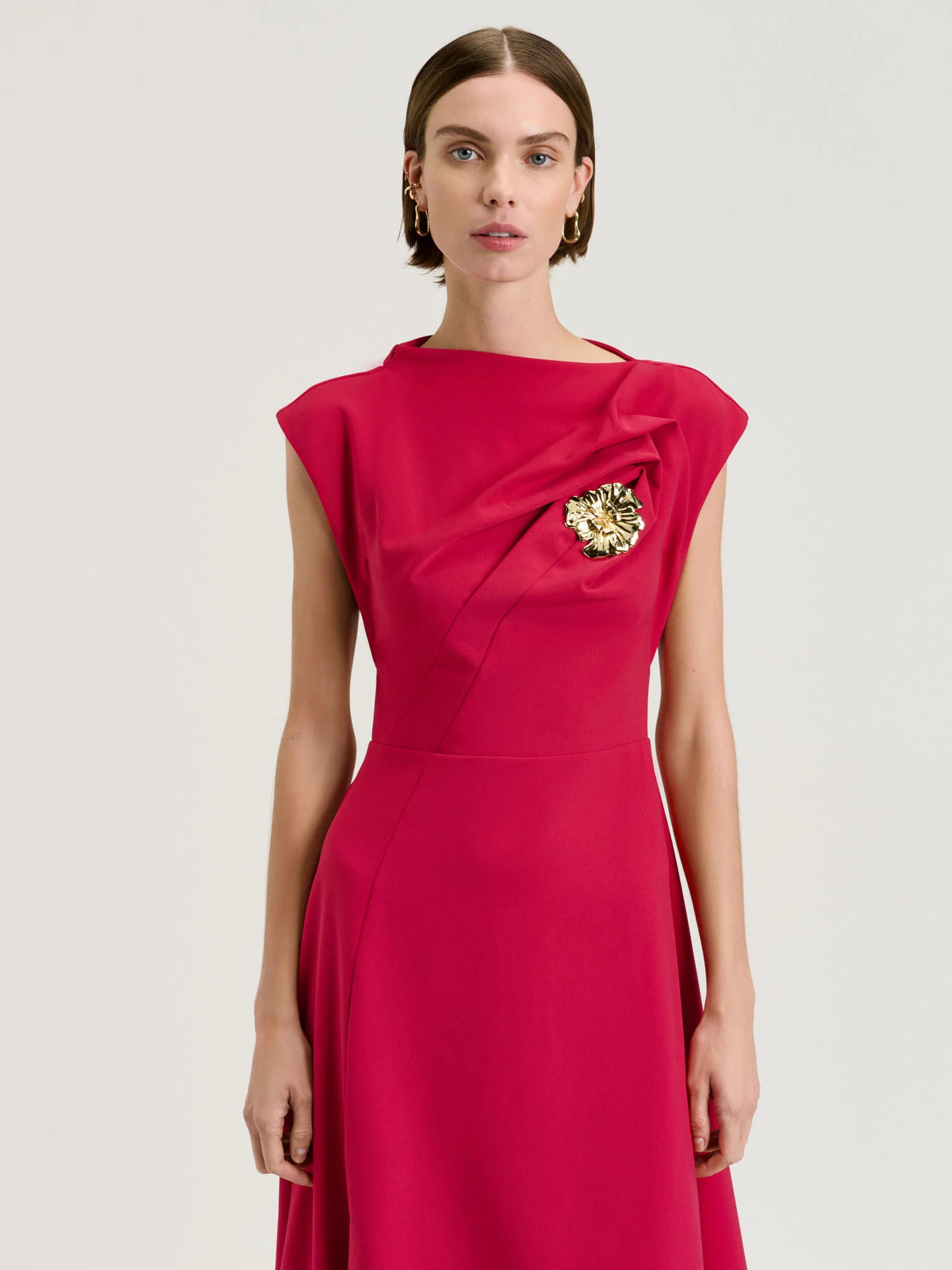 STRETCH CREPE FLOWER BROOCH MIDI DRESS - Image 2