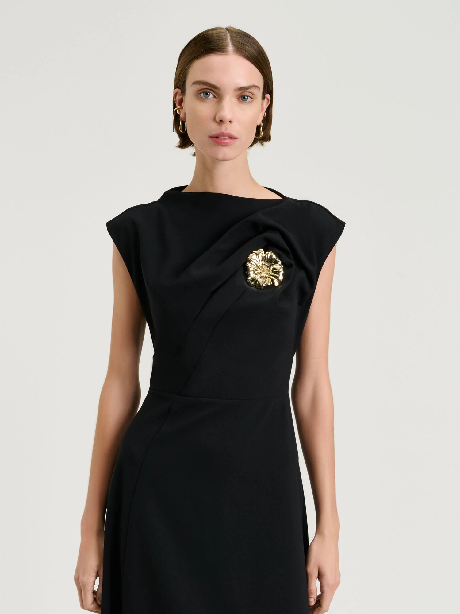 STRETCH CREPE FLOWER BROOCH MIDI DRESS - Image 6