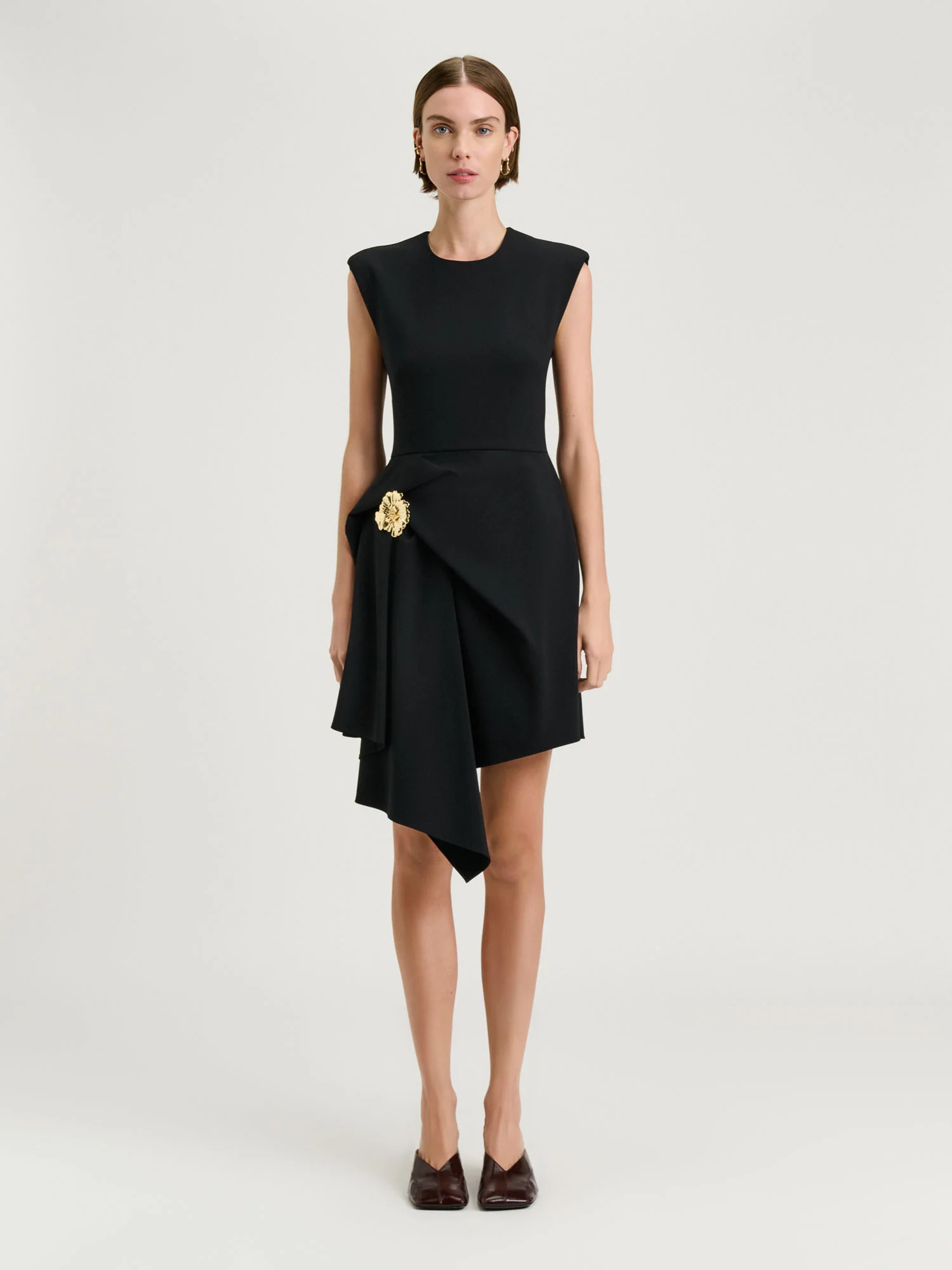 STRETCH CREPE FLOWER BROOCH MINI DRESS