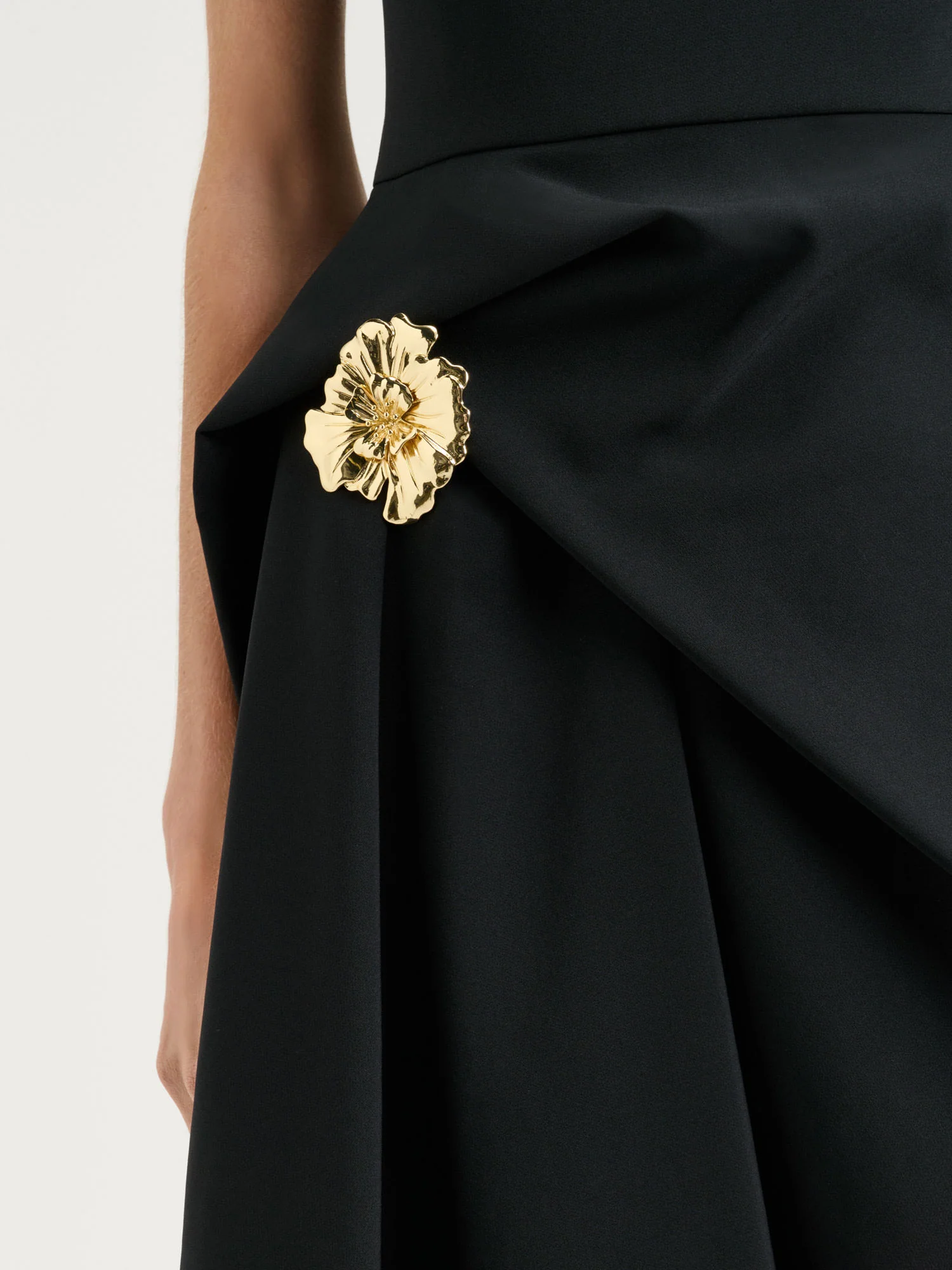 STRETCH CREPE FLOWER BROOCH MINI DRESS - Image 3