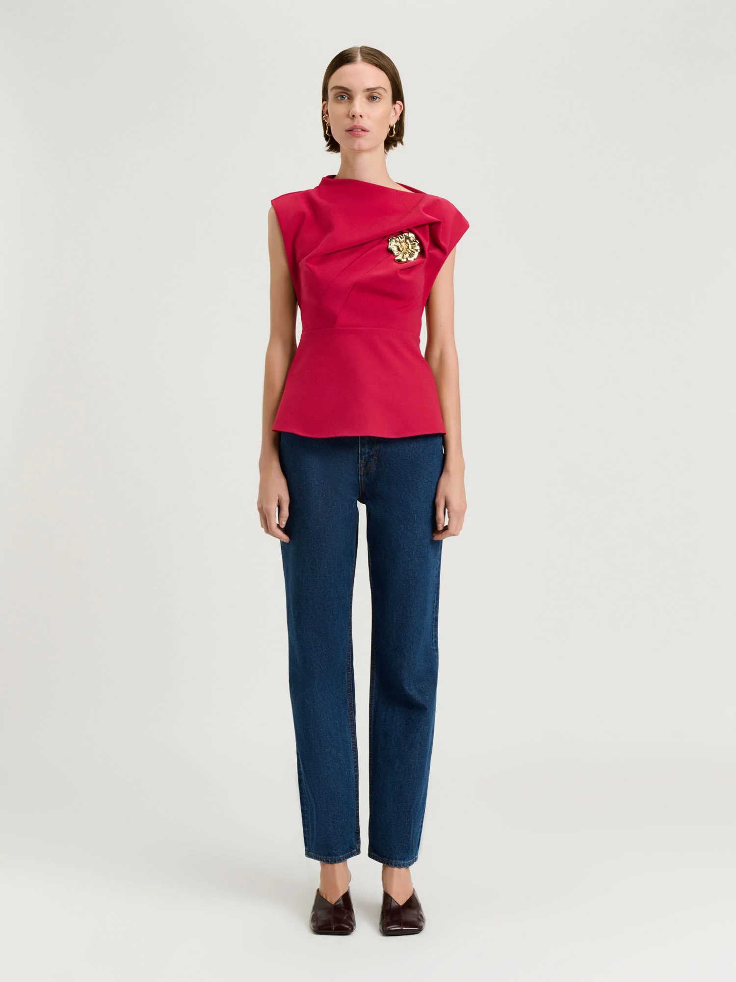 STRETCH CREPE FLOWER BROOCH TOP - Image 5