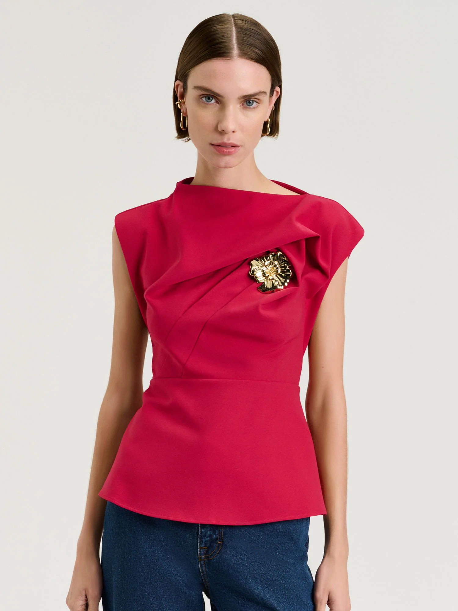 STRETCH CREPE FLOWER BROOCH TOP - Image 6