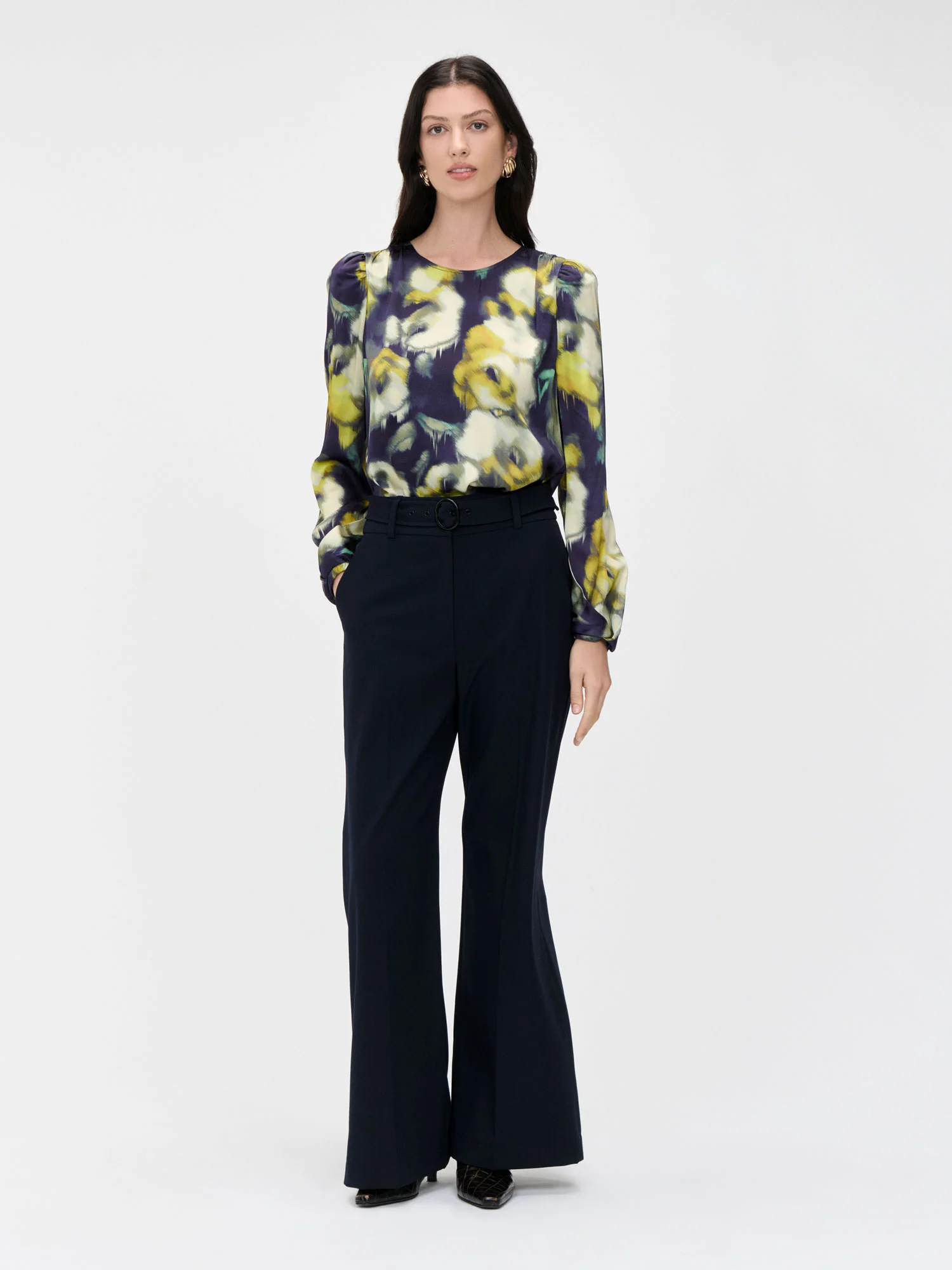 STRETCH SUITING BELTED FLARED PANT